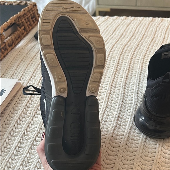 Nike Air Max 270 Black and White Shoes - Picture 5 of 7